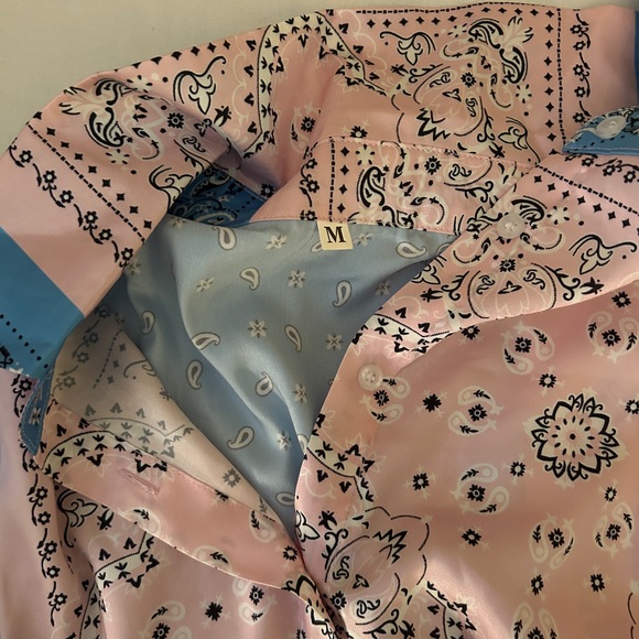 Patterned button up top - Picture 2 of 3